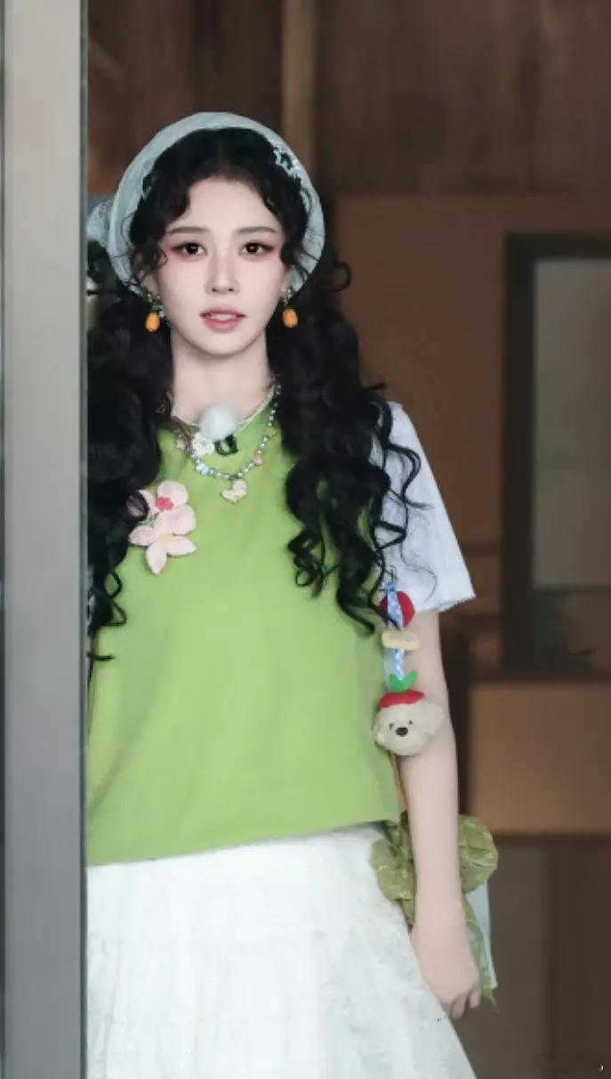 白鹿就这么想妆造出圈吗？ 
