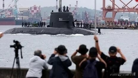 据台媒报道，昨天（21日）台造潜舰海鲲号进行第21次海测任务，并由本月初甫接任海