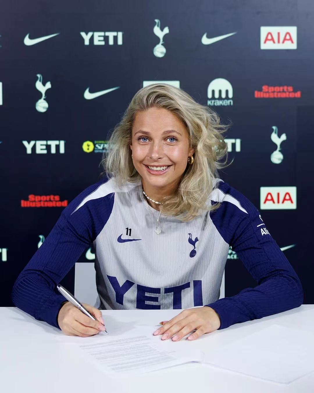 热刺女足官方：奥利维亚·霍尔特与俱乐部签订了一份新的、长期的合约🤍 