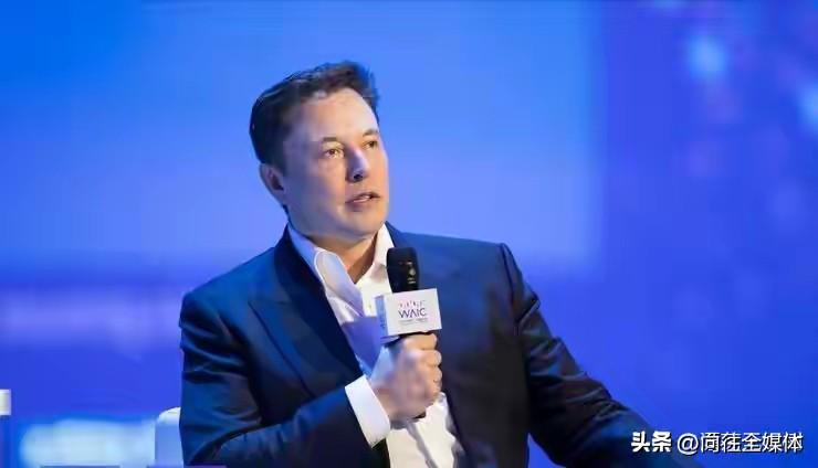 马斯克预言成真！欧美加价疯抢中国变压器，订单排到2029年
 
2024年马斯克