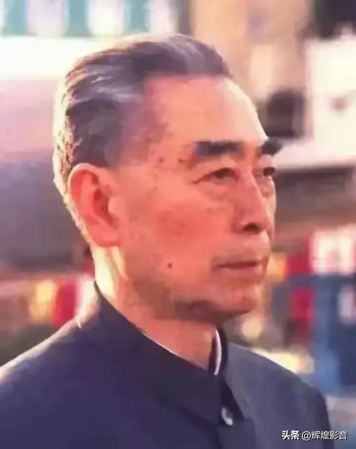 海纳百川，有容乃大！读懂周总理的胸襟，方知何为大国风骨
 
为什么周总理离开这么