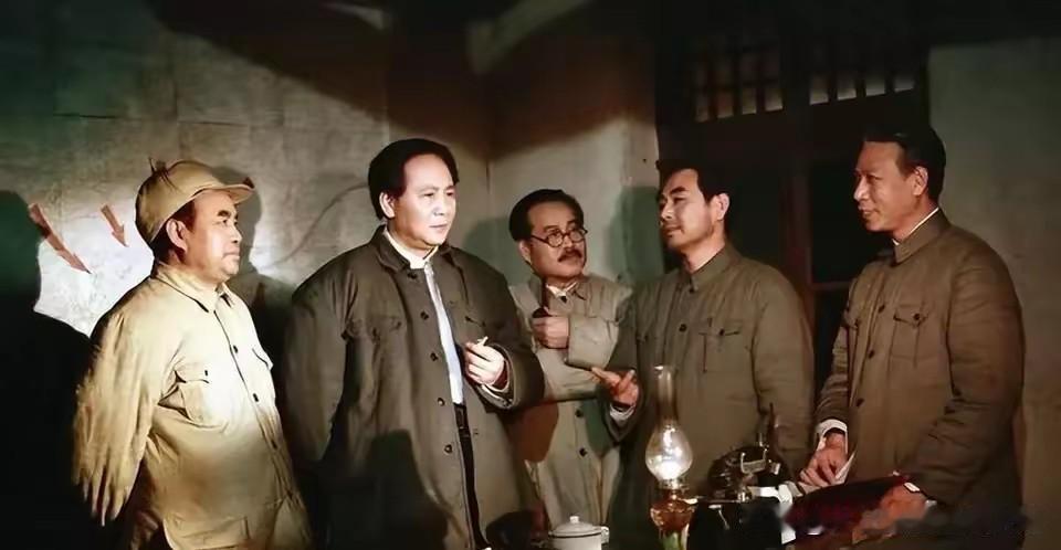 特型演员是说普通话还是说方言好呢早年间，革命历史剧（片）中的特型演员，青一色都会
