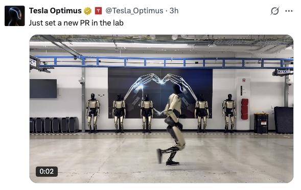 特斯拉发布人形机器人“擎天柱”跑步视频，感觉比宇树机器人、小鹏机器人差了那么点意