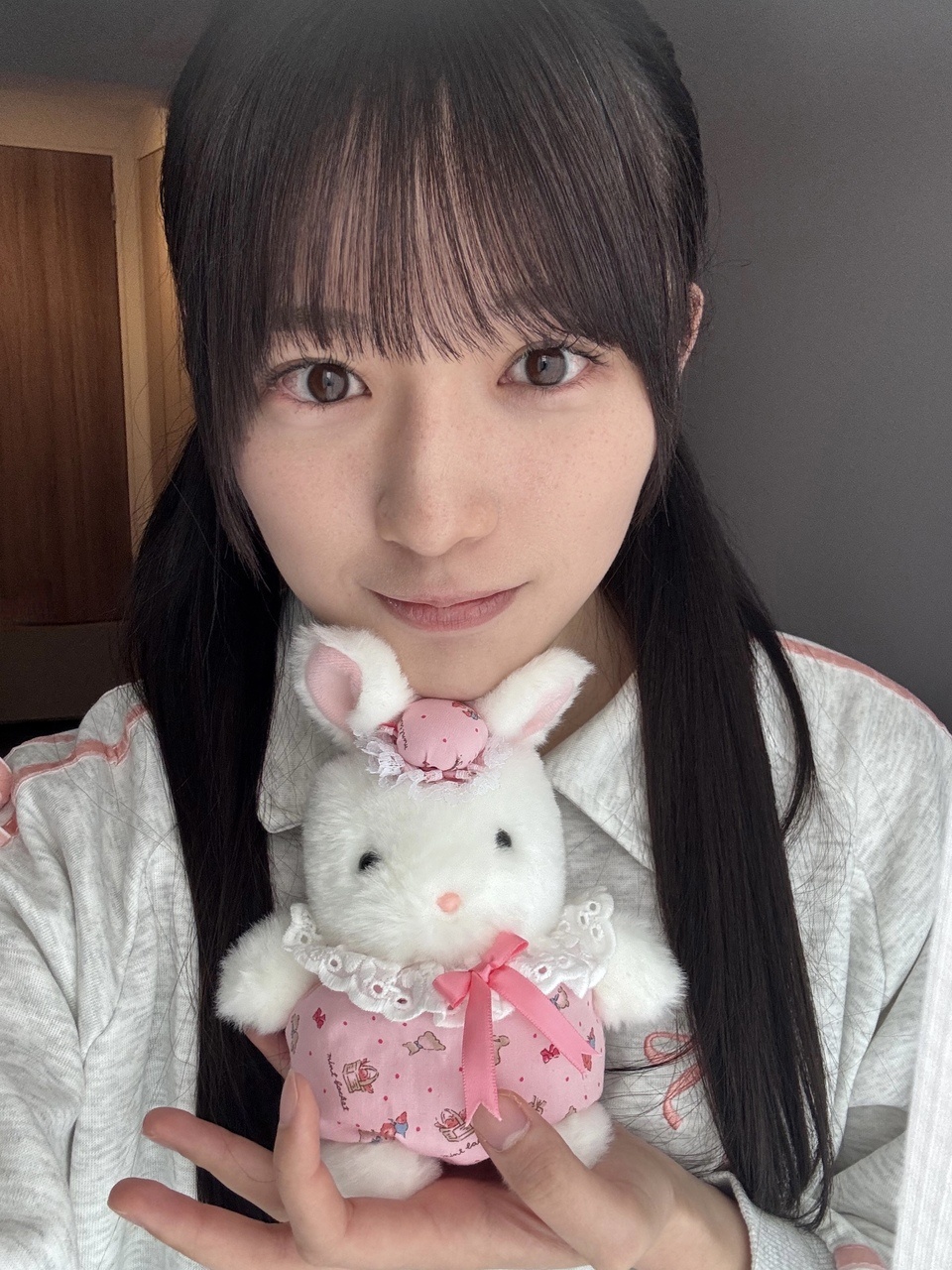 大越ひなの「4月も終わりに近づき紫外線がやたらと元気ですね。お肌のことを考えるな
