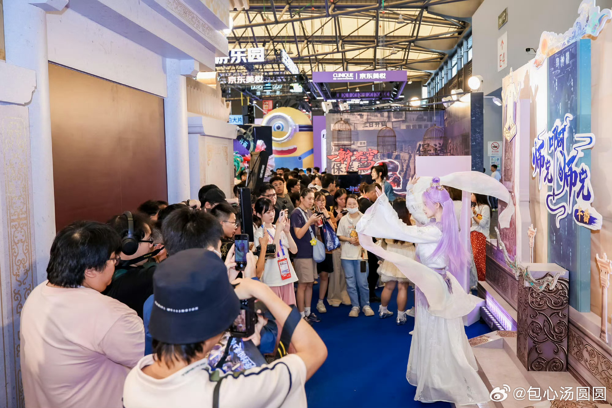 优酷动漫CJ展6大门面好养眼展台布景精致吸睛，六大暑期热播国漫IP集体登场，男神