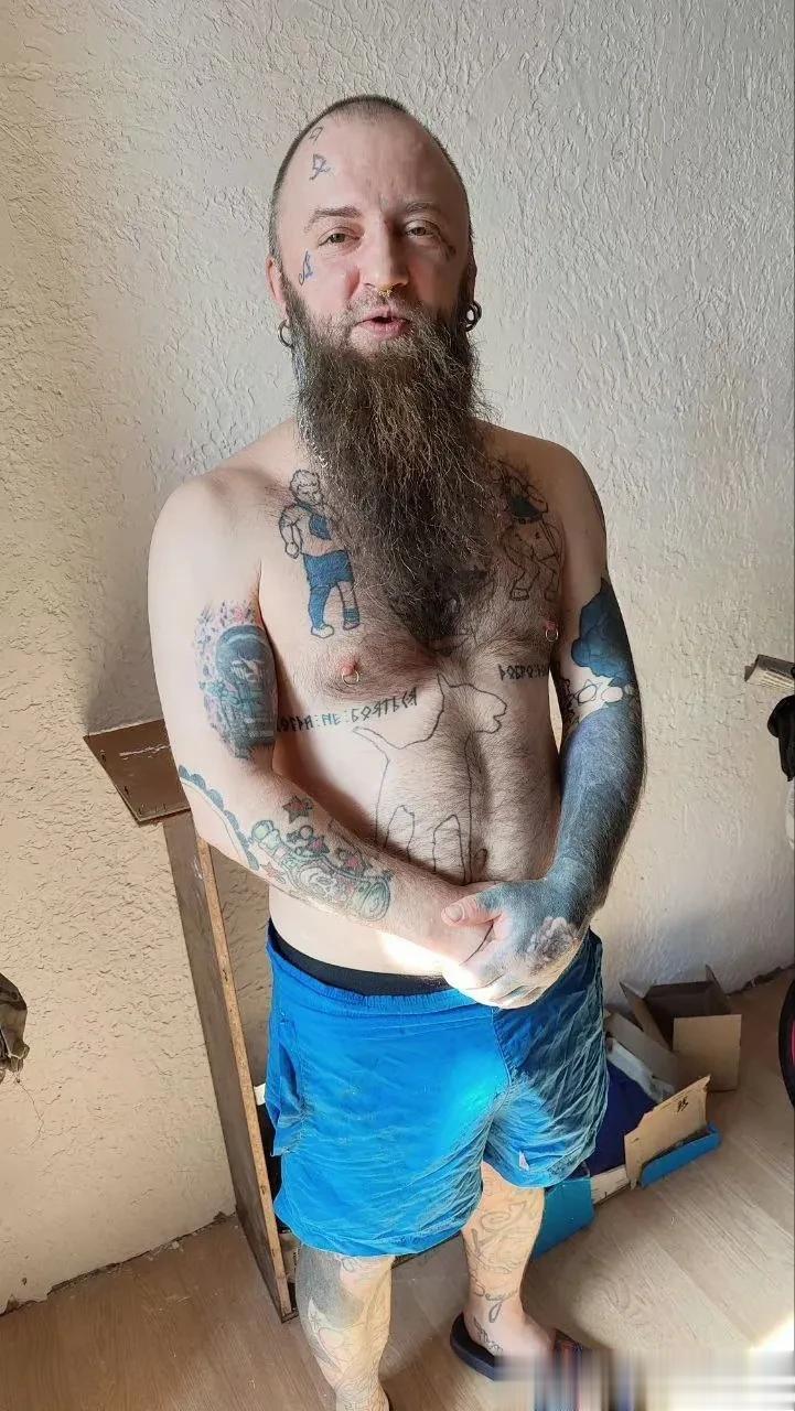 据俄媒消息，昨天莫斯科执法部门逮捕了一批莫斯科境内的“俄罗斯自由军团”成员。
这