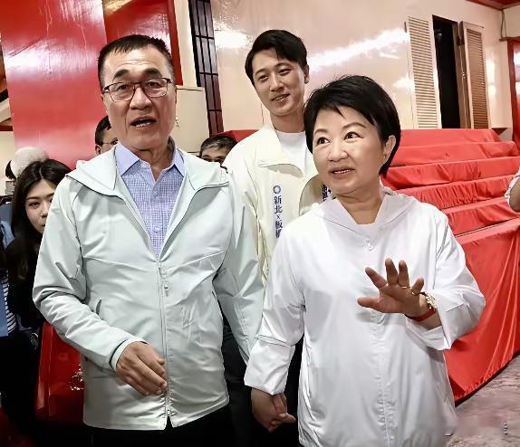 4月25日，台中市长卢秀燕现身新北市，为国民党新北市长补选候选人李四川站台助选。