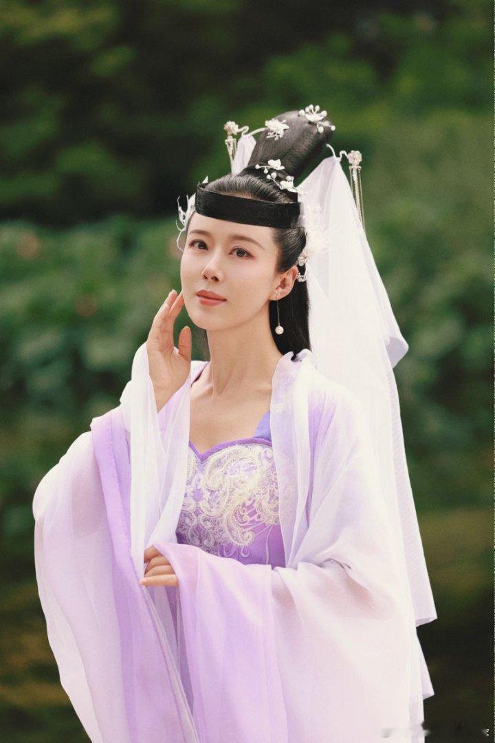 淮安西游乐园四周年庆 梦幻启程！一袭飘逸长裙​，宛如嫦娥自天宫云端款款步下，仙气