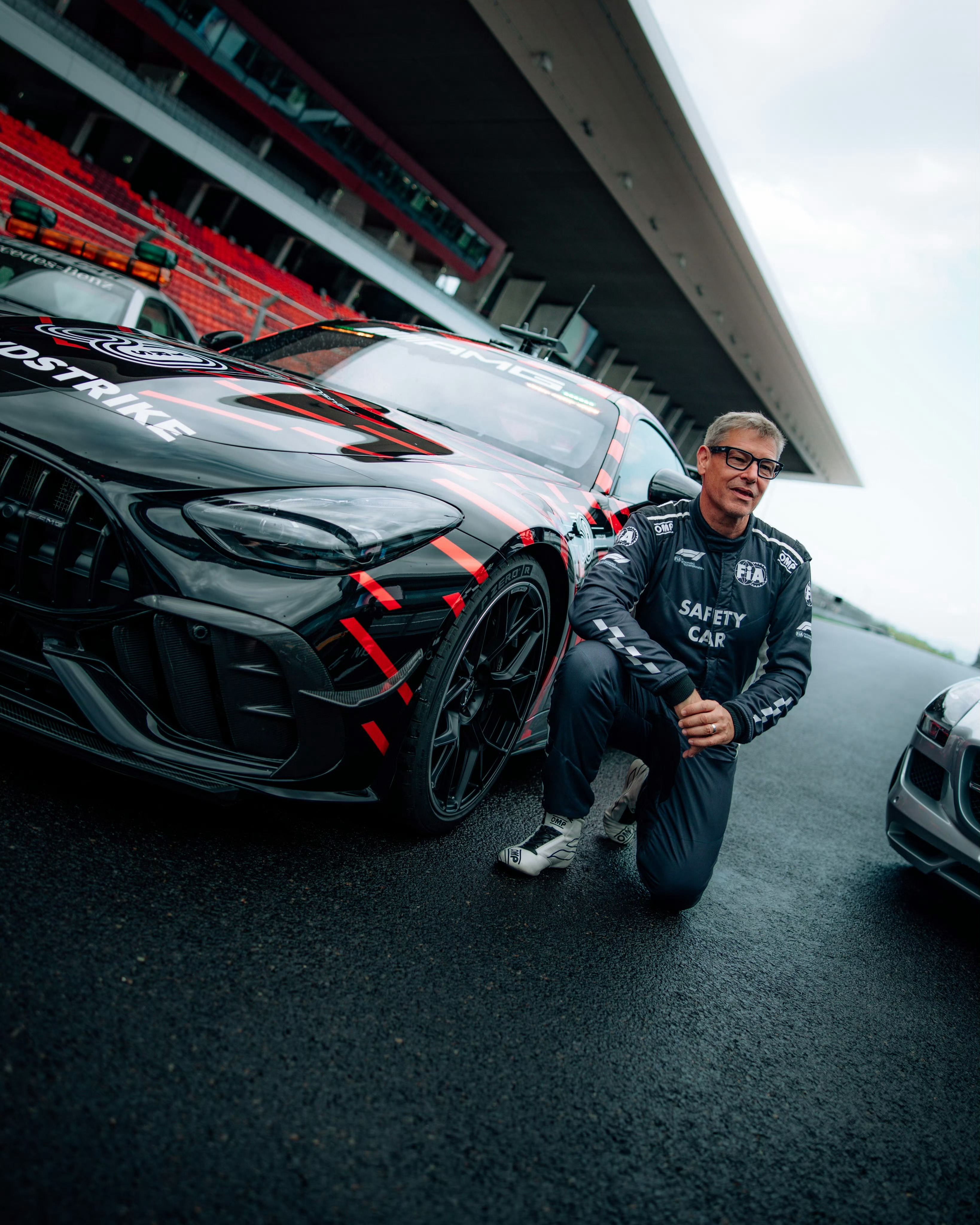 梅兰德大叔换新车了 👏F1安全车迎来换代，AMG GT Black Serie
