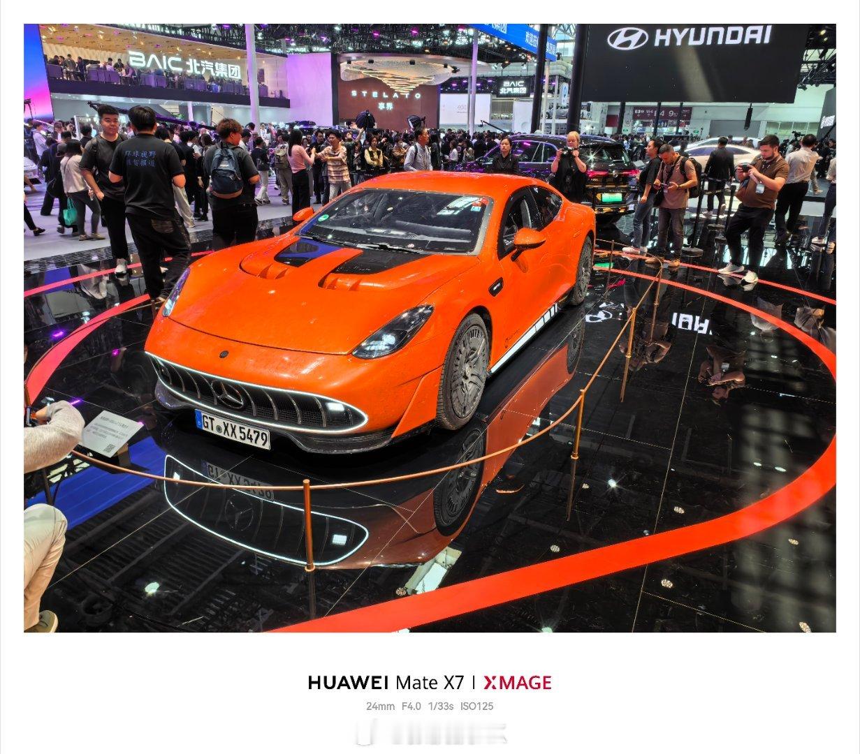 2026北京车展 今年北京车展的人特别多，不仅有新车纯电GLC，还有很多老车。北