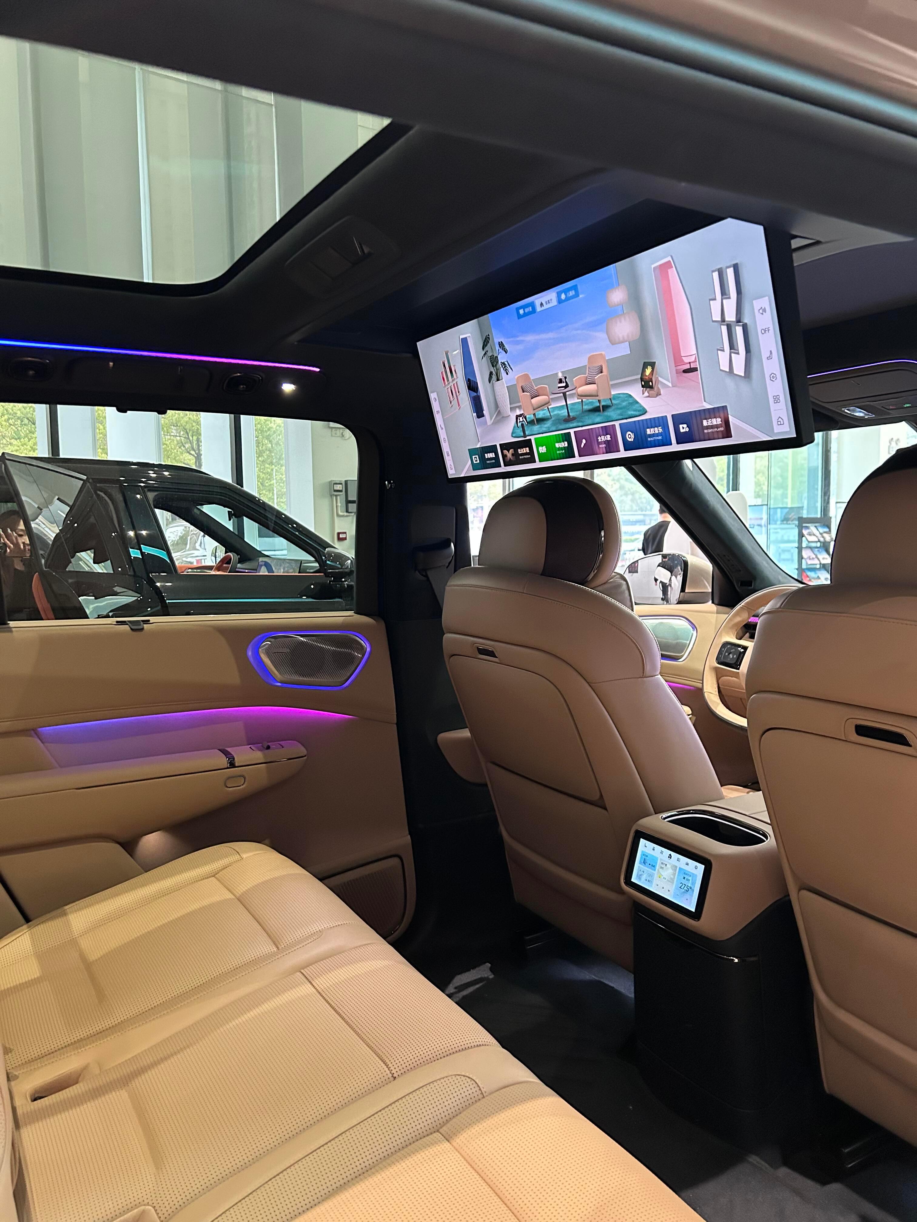 轴距3160毫米的真·大型SUV，后备箱1215到2568升，双叉臂前五连杆后悬
