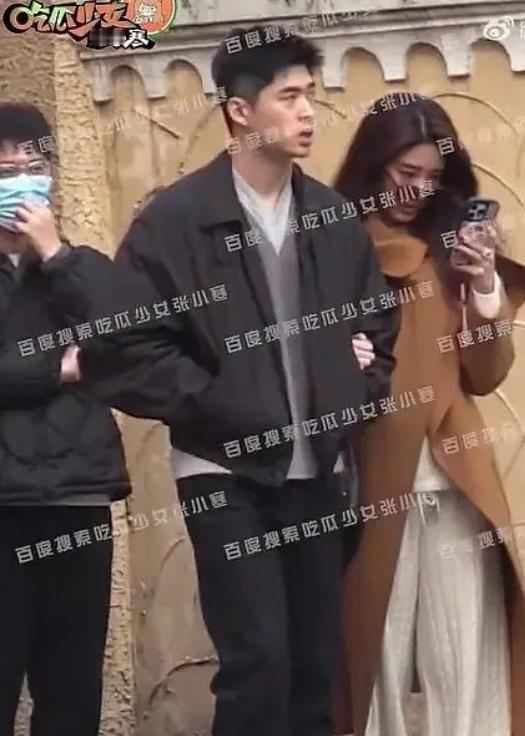 杨采钰的现任上热搜了
高大帅气的富三代，和陈金飞确实不是同类型的，前段时间媒体曝