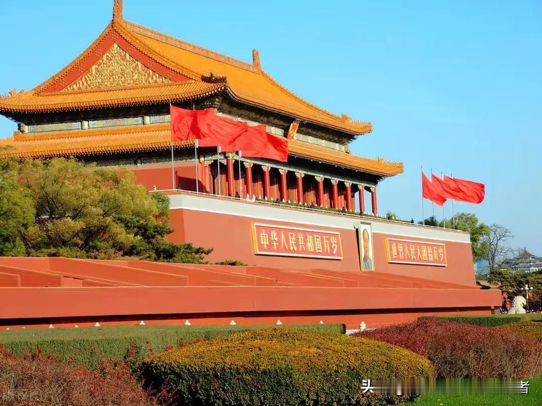 国庆感怀
      
       凉爽金秋迎十月，
       壮丽河山呈