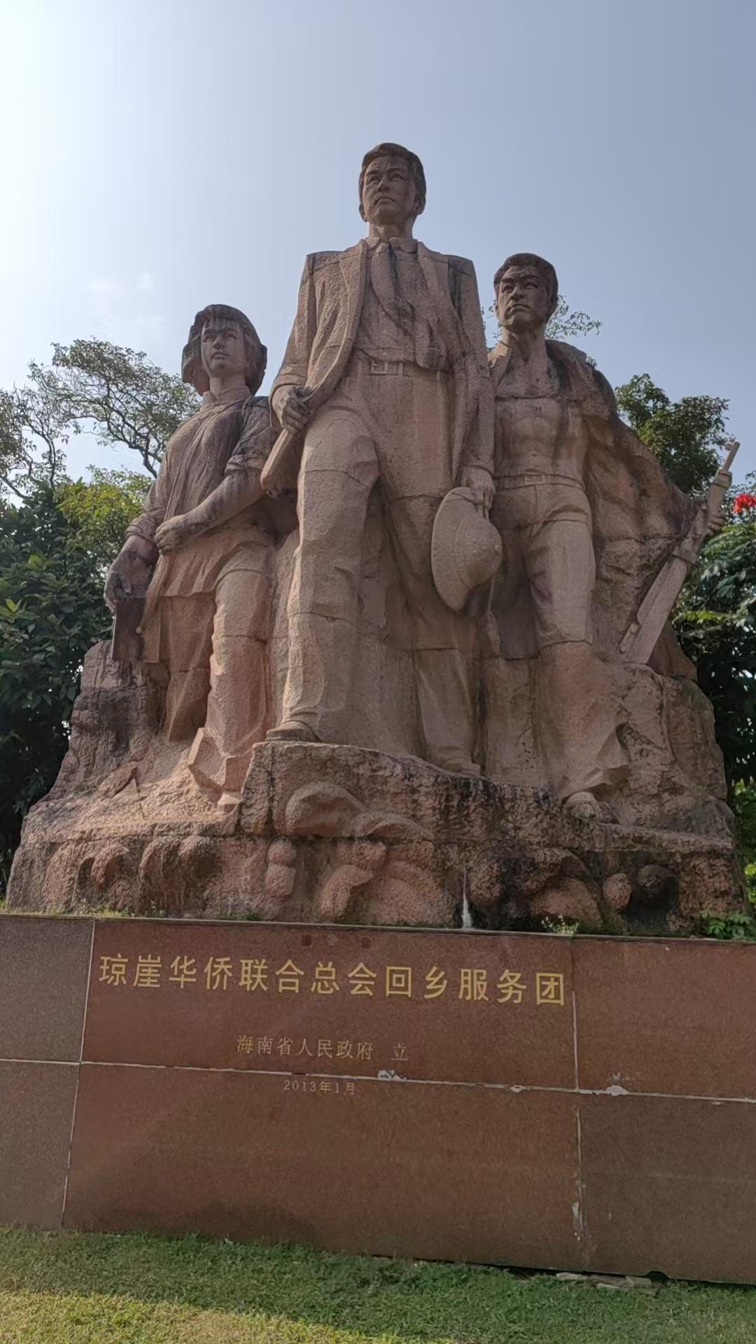 《小人之心的“防人之心不可无”》
君子大爱无疆坦荡荡，小人防人之心悲戚戚。
俗话