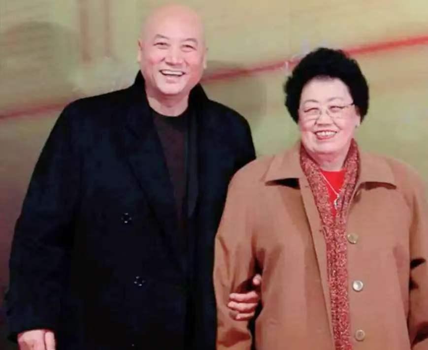 女企业家陈丽华去世

85岁的陈丽华，一生致力于紫檀研究，是中国紫檀博物馆馆长，