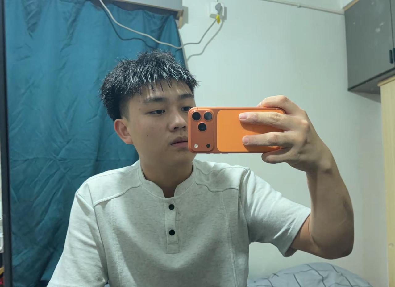 那些过往的人依稀的往事 有些笑容总是浮现我脑海