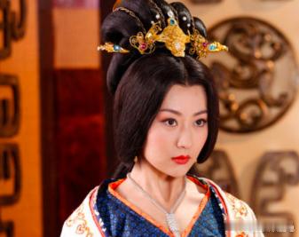 396 年，东晋皇帝司马曜喝得酩酊大醉，对身旁的张贵人说：“你快三十了，美貌不再