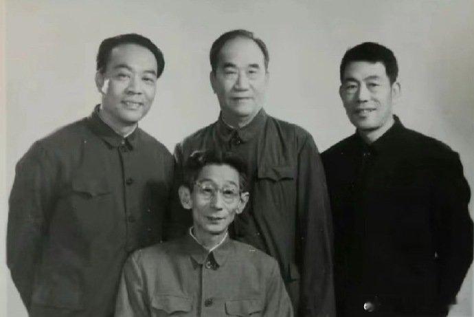 杨少华的四个儿子相声泰斗又少了一位 今天这消息太突然，上午杨少华先生还在四个儿子
