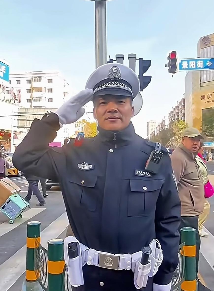 辅警职业为年轻人就业开辟了新路径。

如今，辅警并非临时性工作，已构建起层级晋升