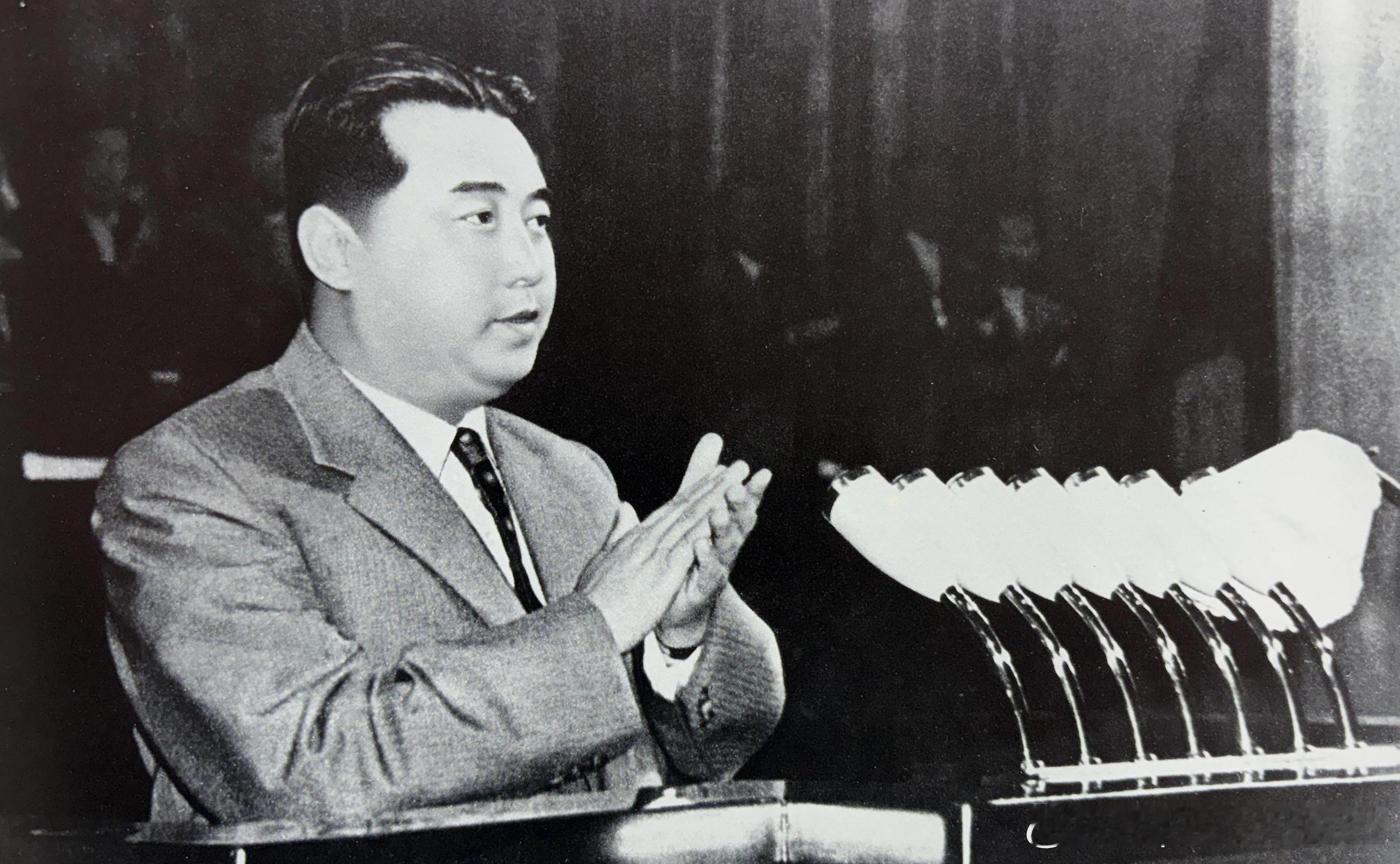 1961年9月金日成在朝鲜劳动党第四次代表大会上作中央委员会工作总结报告历史影像