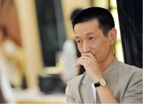 2009年，一名中国男子以2.7亿的价格，从法国购得了圆明园的兔首和鼠首，当对方