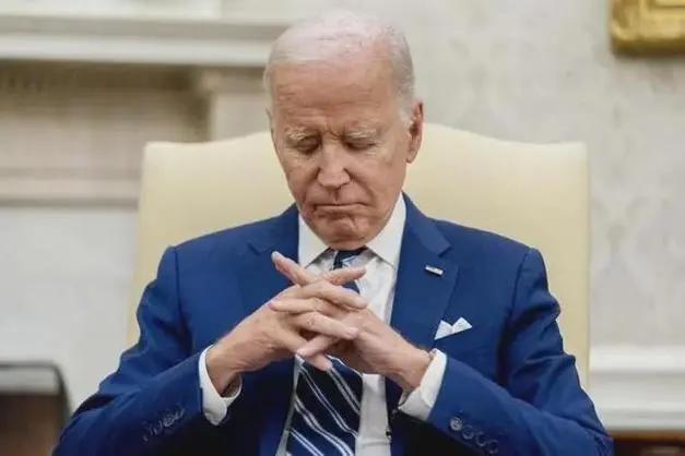 拜登病危是谣言，但是他退选之后，成了第一个从未访华的美国总统。
之前有人看到白宫