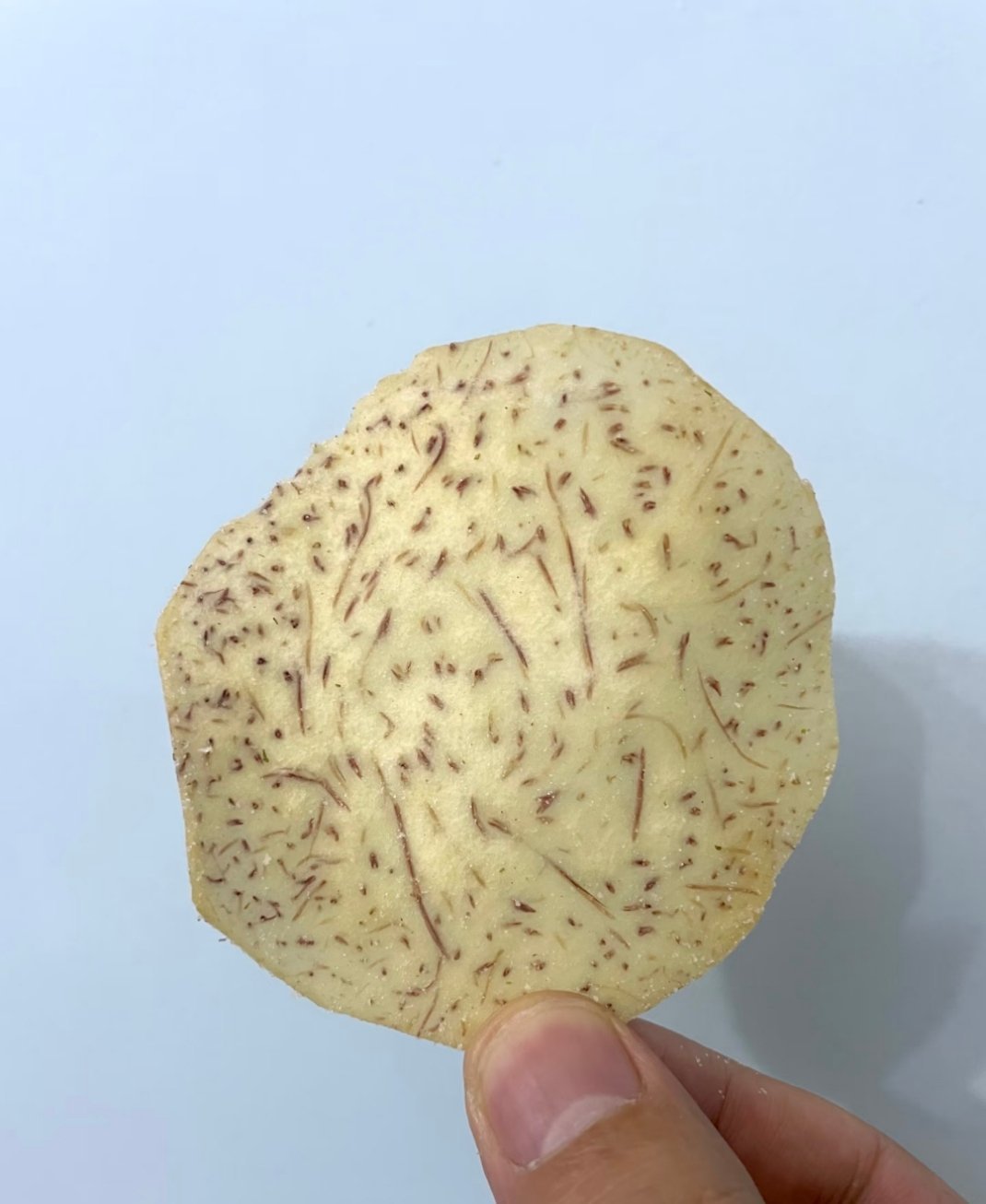 这香芋片是怎么了，感觉每一片都像是在开盲盒，每一片都是天然画布。 