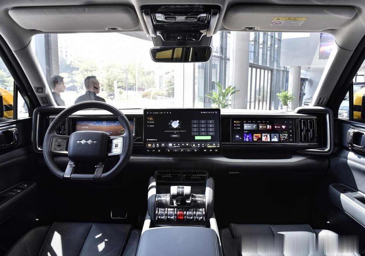 方程豹5昨天正式上市，售价28.98-35.28万元。该车搭载1.5T高功率+前