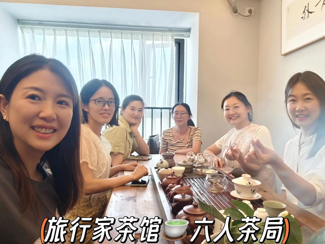 真心话茶局，是个能让人敞开心扉的好地方。就像在山东那次，天气热得要命，茶局外还有
