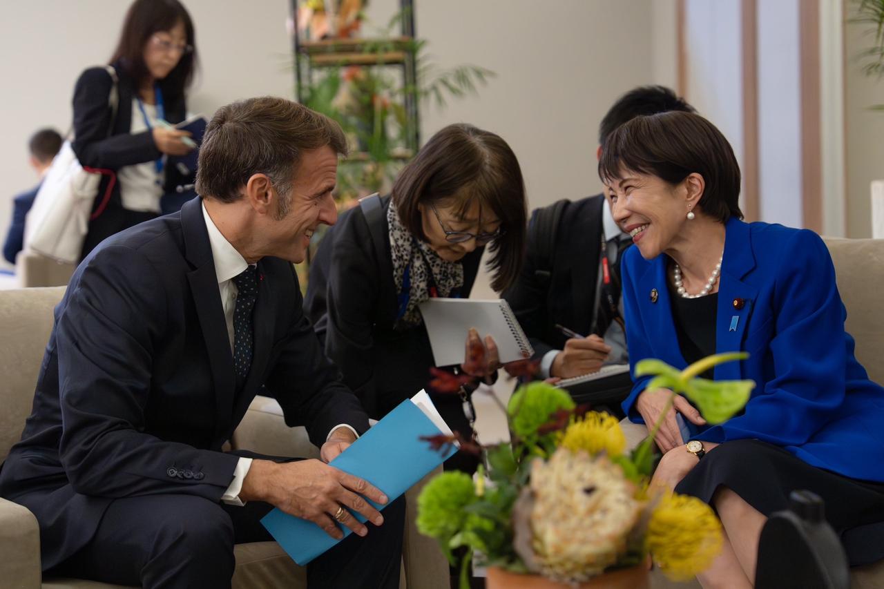 法国总统马克龙今天发文说：“衷心祝贺高市早苗首相阁下胜选。日本与法国因特殊的伙伴