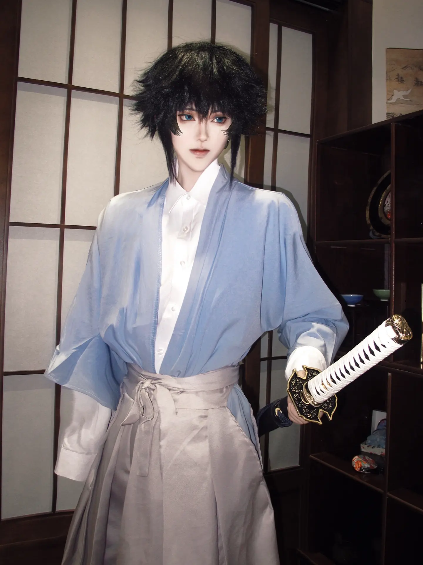 虽然我不能够握刀了，但是左手还可以写字噢。战后感觉水会教风写字