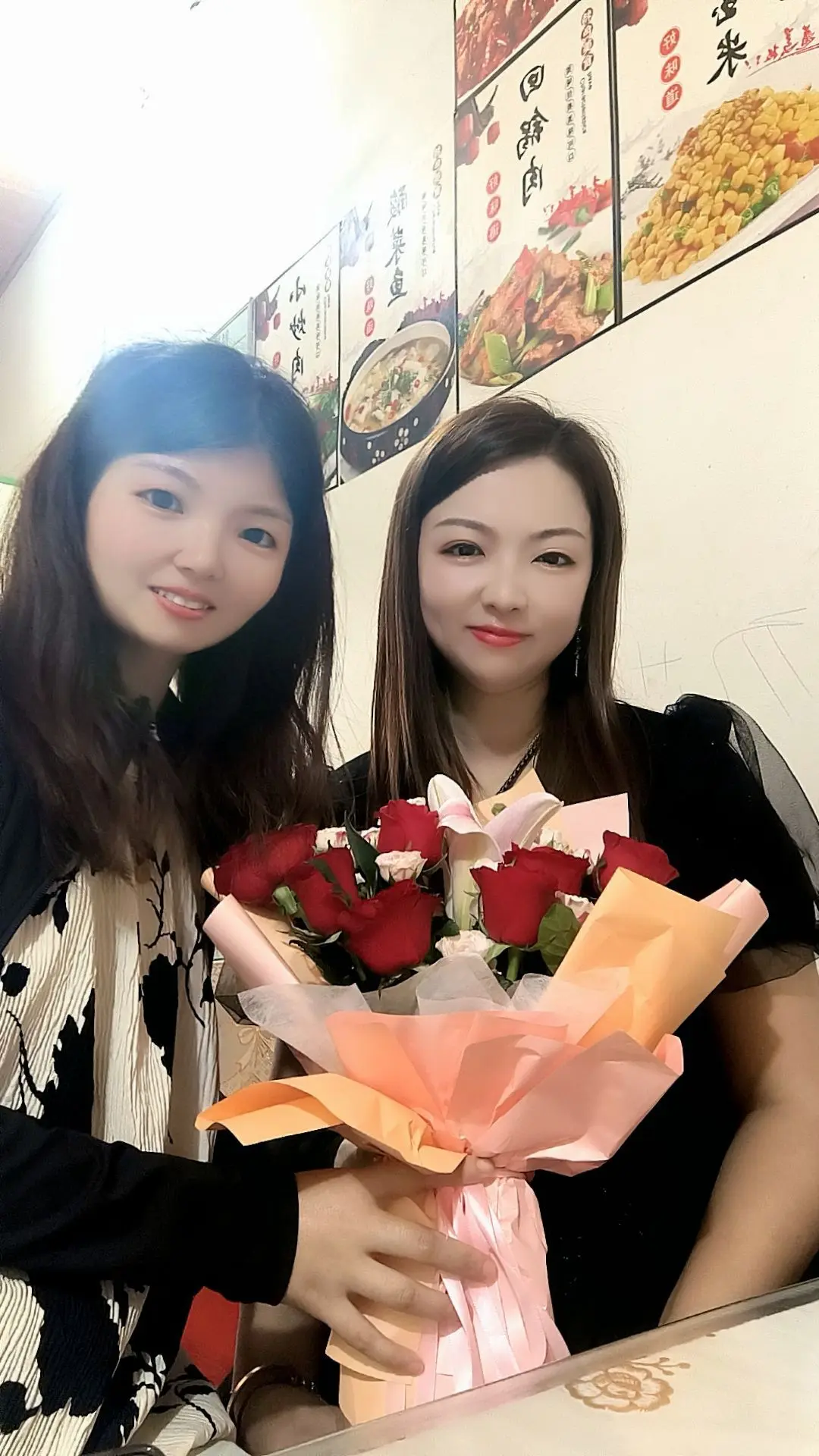 和闺蜜在一起，时间总是过得飞快，因为我们有说不完的话题和笑不完的梗。和...