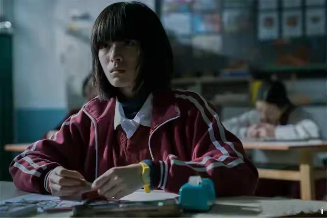 《默杀》里的这场性暗示戏，张钧甯王传君演的到位，这是小彤一系列悲剧的起点。 ​​