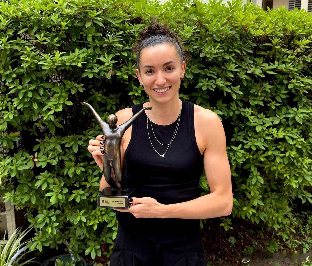 加比获得了巴西奥委会颁发的“球迷最喜爱的运动员”奖项！祝贺加比。女排国际排坛动态