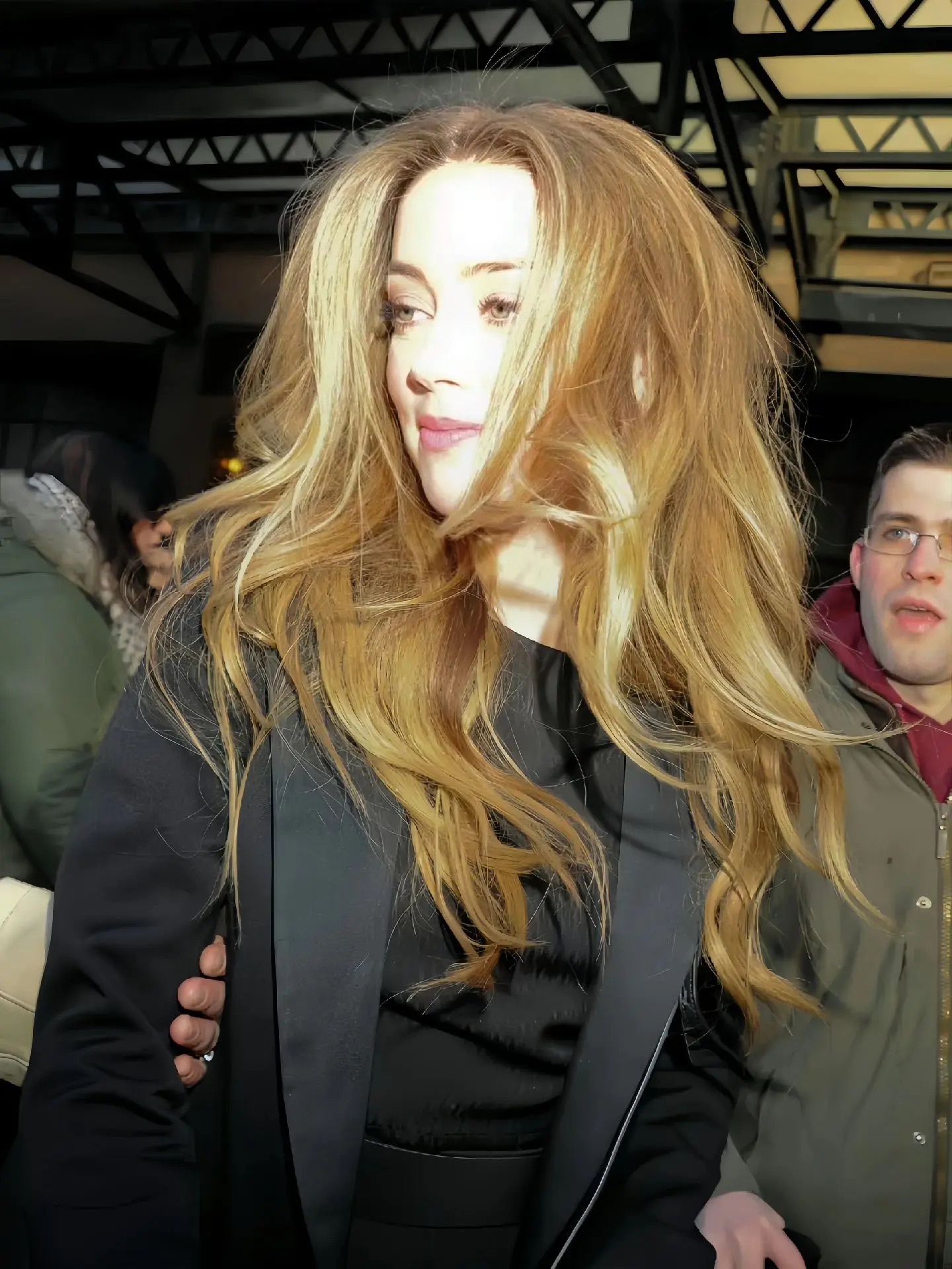 连光影都会偏爱一张折叠度高的脸….（艾梅伯希尔德 