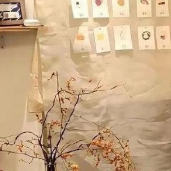 保持阳光心态，积极面对人生，人生就似一本书，只会越读越精，越写越细，等到读懂时，
