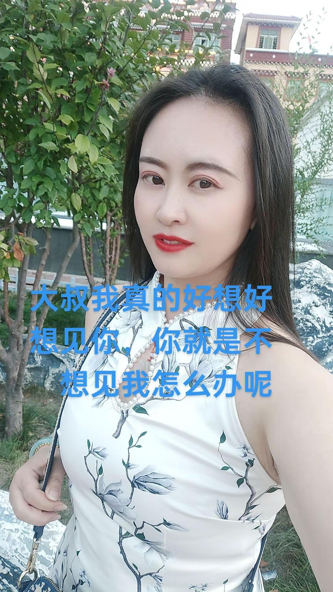 白色旗袍 美出自己的风格 户外长裙穿搭