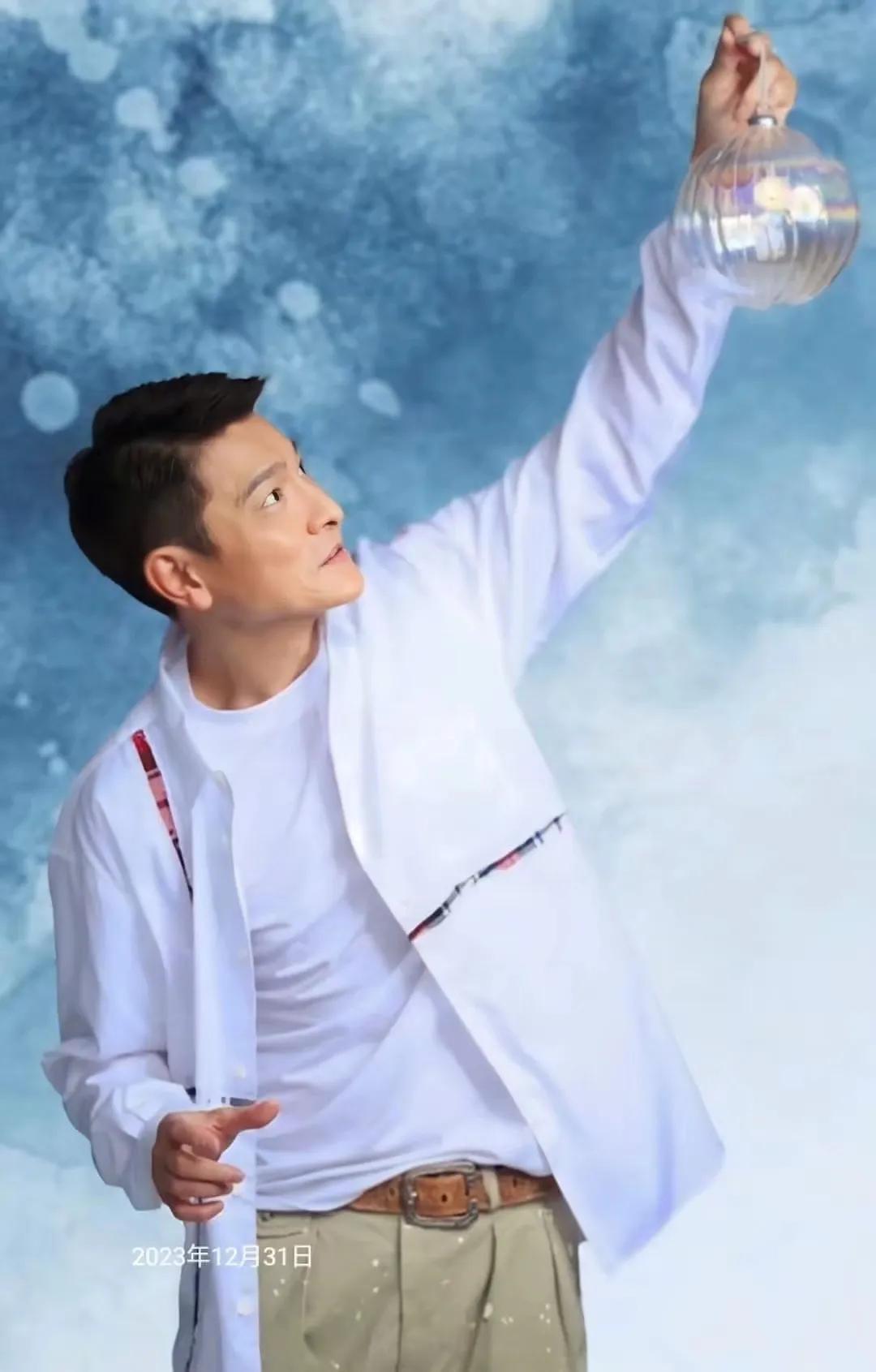 为什么最近黑刘德华的人特别多
个人发表下意见
1.刘德华作为国家代言人，华为代言