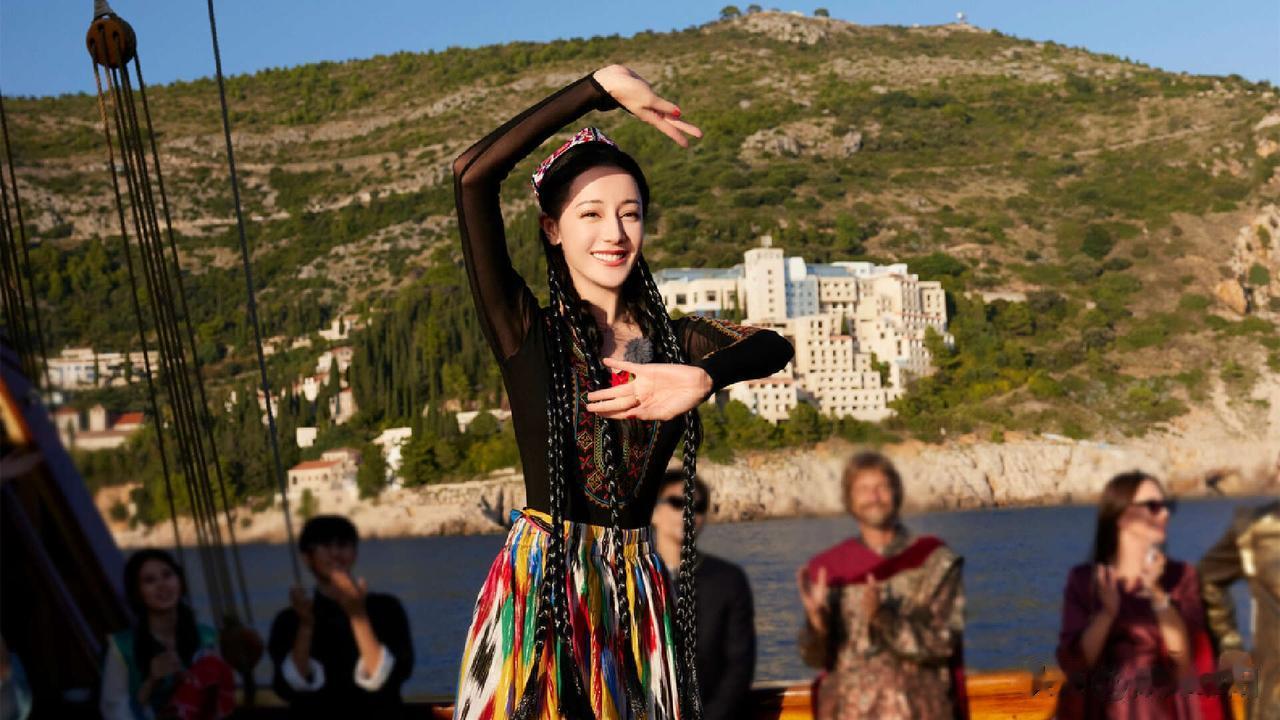 不选秦海璐选秦岚？《花少5》你是迪丽热巴，也会这么选！
《花少5》中，秦岚作为第