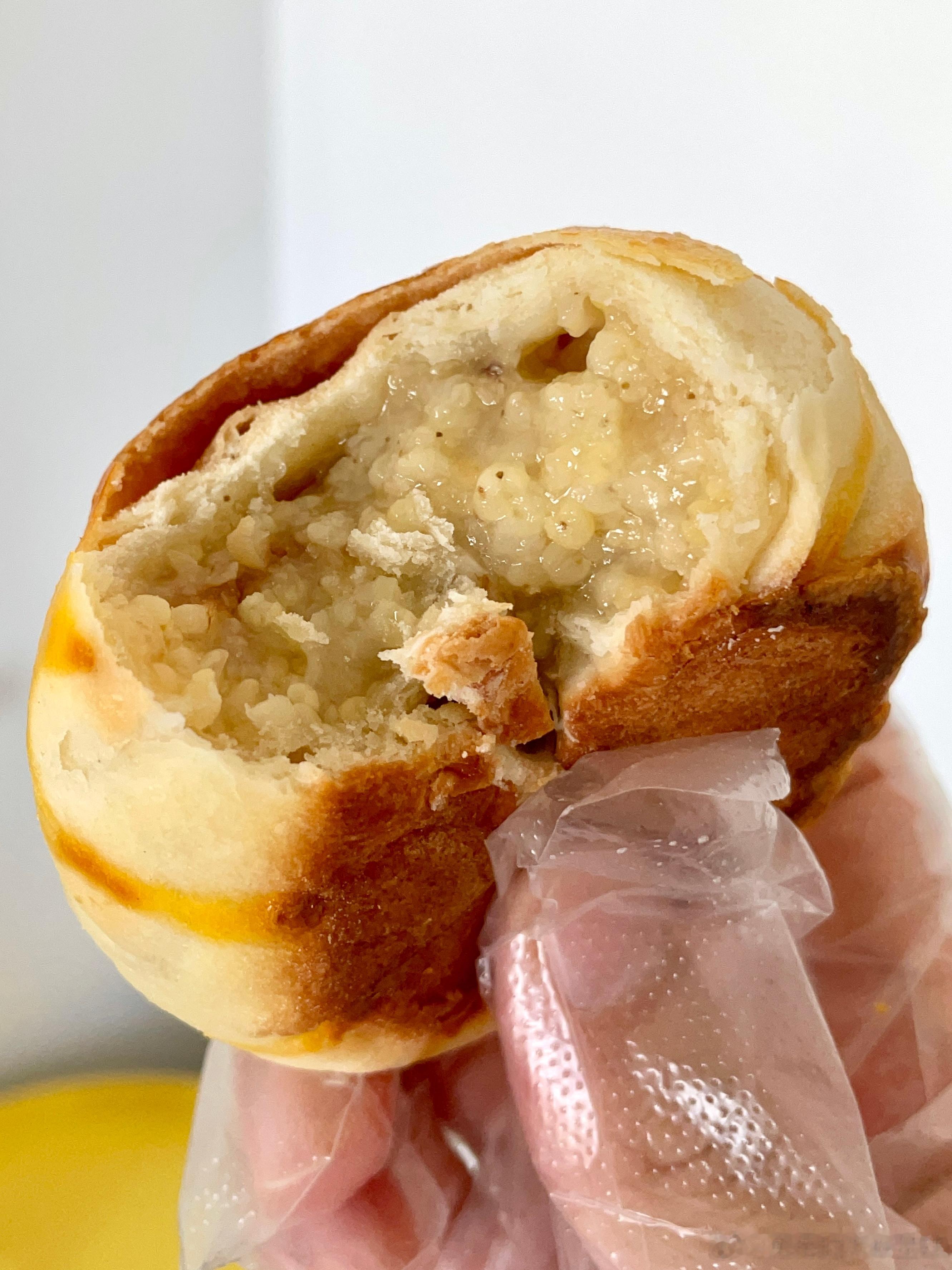 大黄米馅饼真的好好吃看起来平平无奇，但是外皮又软又薄，里头软糯糯的大黄米馅特别香