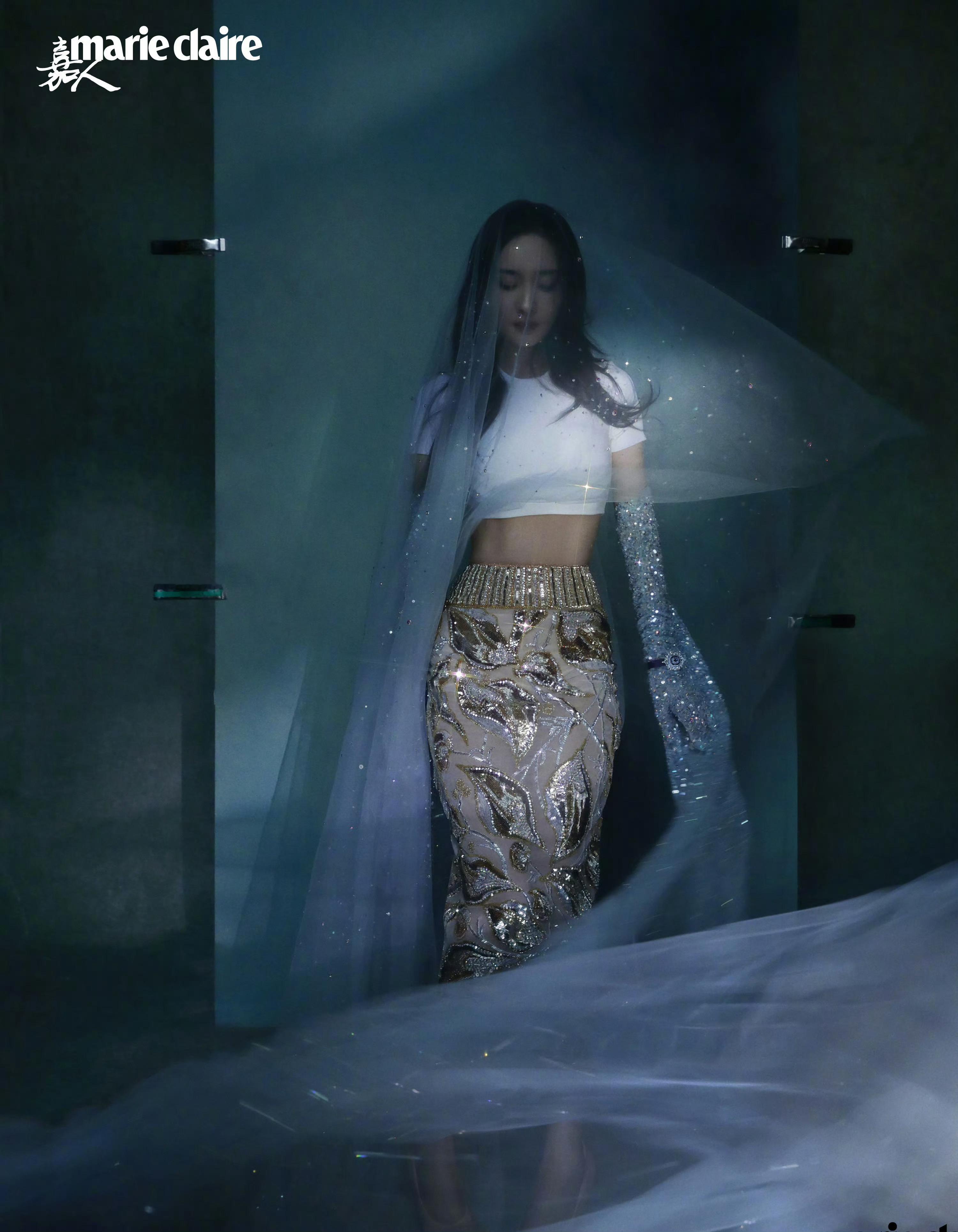 杨幂ym杨幂 你的眼睛是一段又一段充斥着故事感的琥珀周二好呀胖胖们