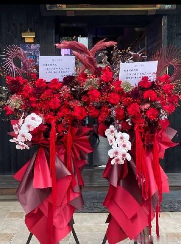 Gucci为肖战南京演唱会送上花篮祝福谁能想到 Gucci 贺卡这么暖心，一句亲