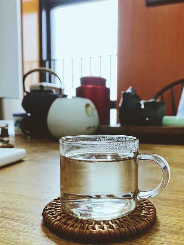 白开水、茶、咖啡哪个更健康? 白开水、茶和咖啡哪个更健康，这得具体分析。
白开水