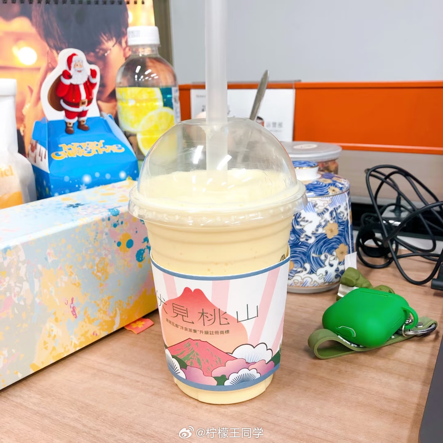 曾经很火但消失了的茶饮伏小桃、鹿角巷和黑泷堂是我上学的时候喝的比较多的伏小桃高三