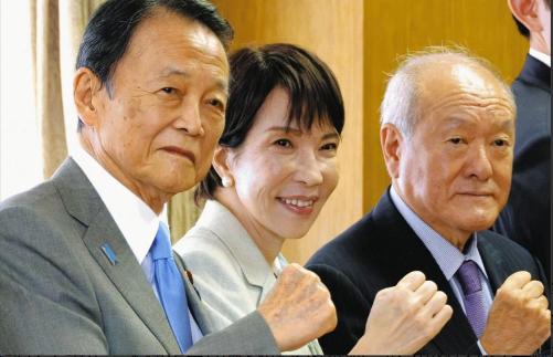 前脚刚传要撤掉麻生太郎的小舅子，换上亲信打造“女首相+女干事长”组合，后脚高市早