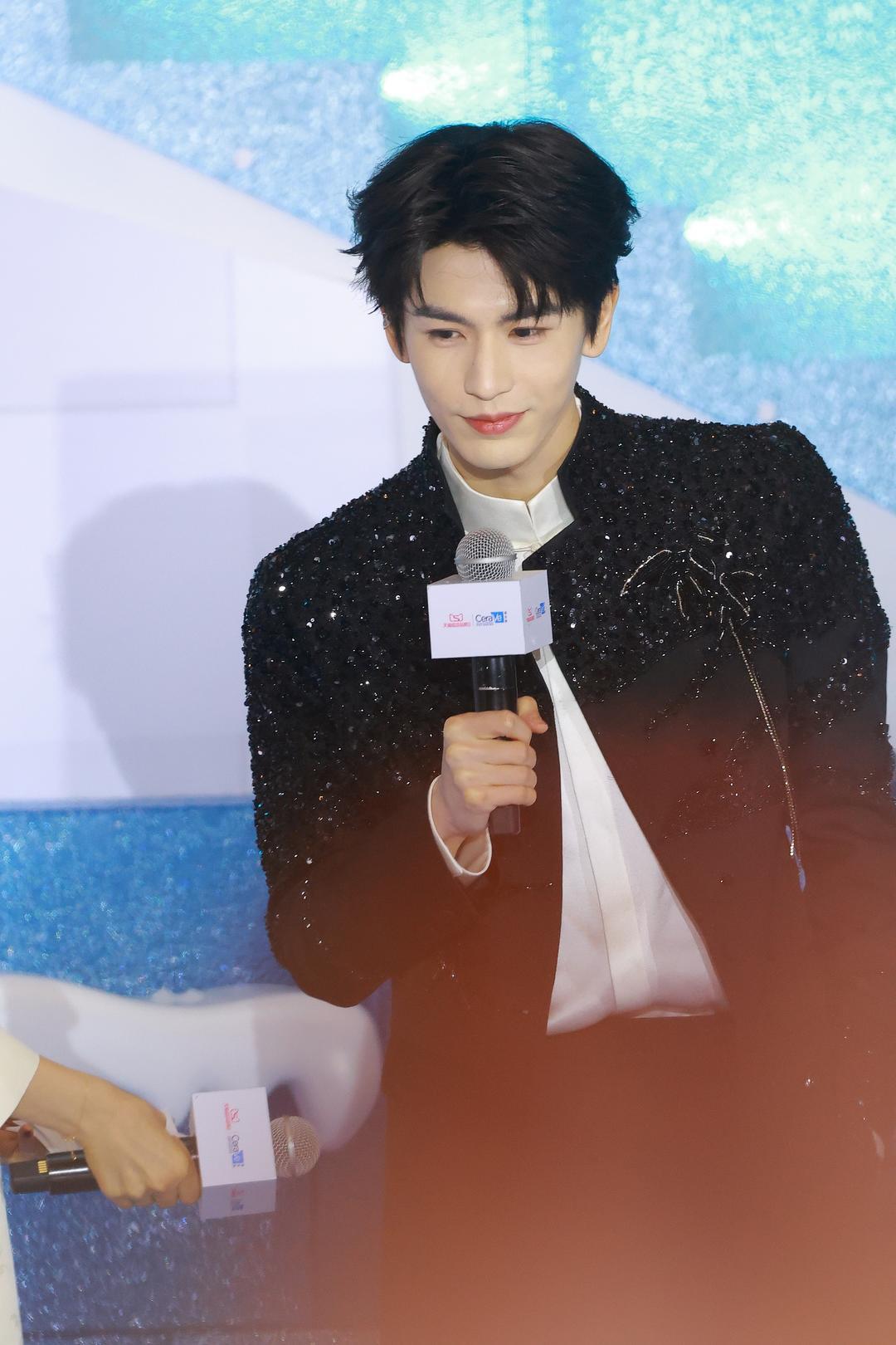 张凌赫 【#张凌赫庆功宴发文# 】 #张凌赫手写感谢信# 张凌赫庆功宴发文：感谢