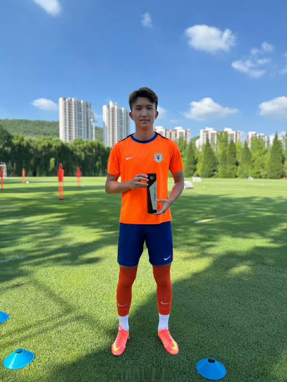 据多方消息，王昊斌租借加盟中甲广州豹自由橙山东泰山