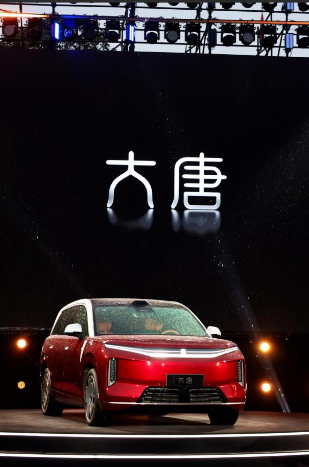 大唐EV，伤害了谁？摧毁了谁？
一台5.3米的全尺寸纯电SUV，800公里续航+