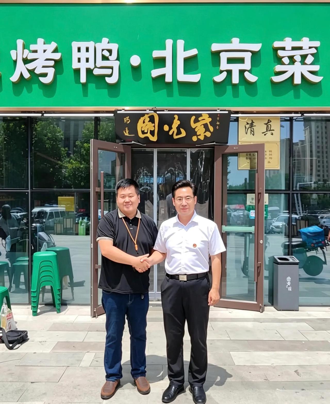 七古咏怀·与台青大V王裕庆畅饮
文|孙玉良
京华七月暑初狂
谒君把盏话衷肠
一敬