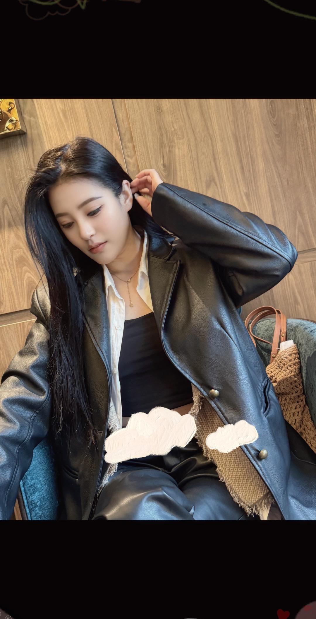 看，我4岁半的侄女给姑姑拍